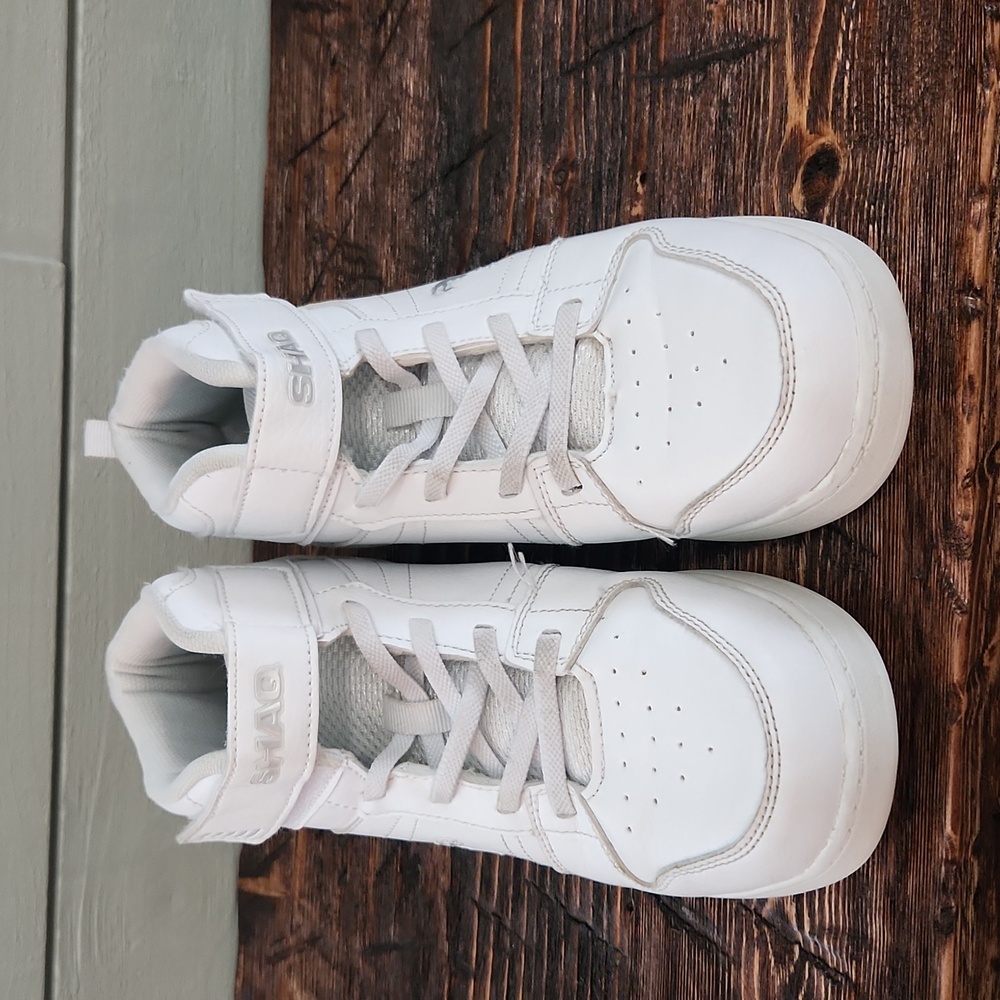 SHAQ HIGH TOPS SIZE 4 WHITE